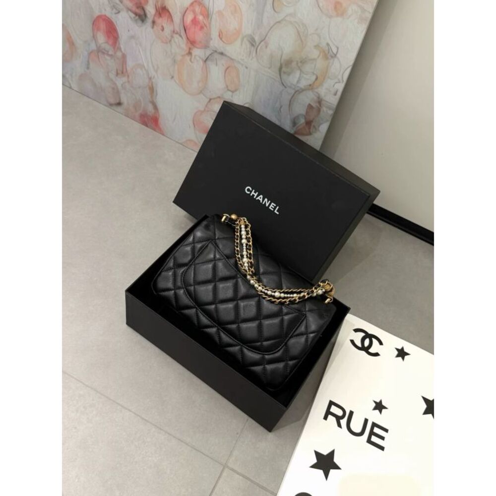 Chanel Women Pre-Loved Bag Very Good Condition - Picture 2 of 9
